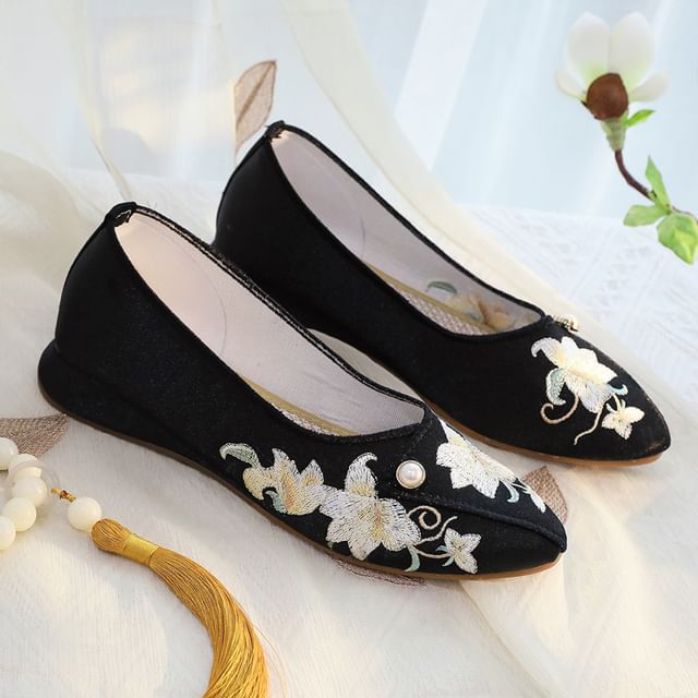 Embroidered Flower Flats