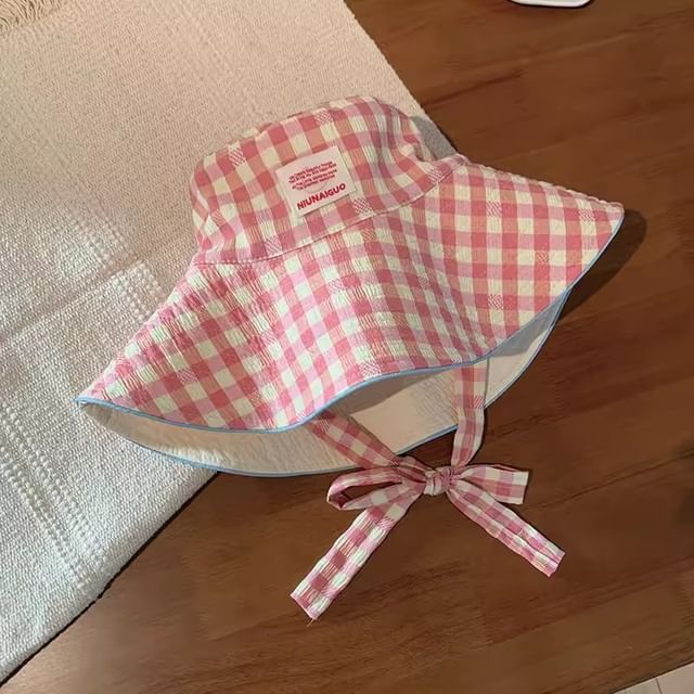 Bucket With Checkered Pattern Strap Chin Hat