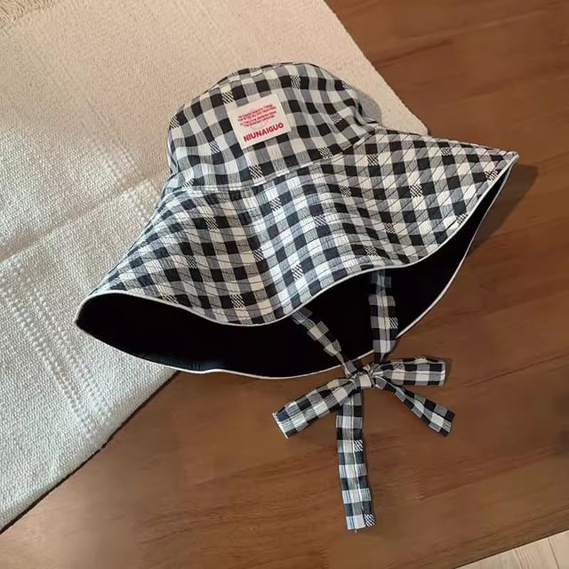 Bucket With Checkered Pattern Strap Chin Hat