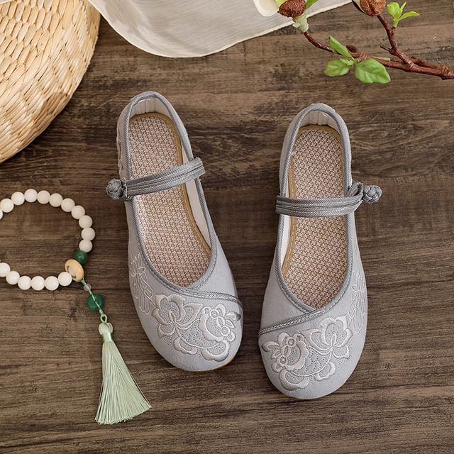 Flats Buttoned Frog Plain