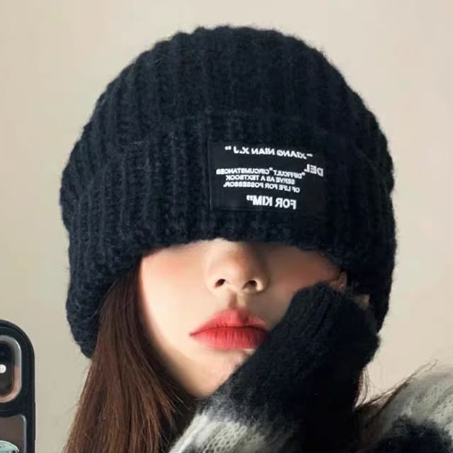 Beanie Ribbed Applique Knit