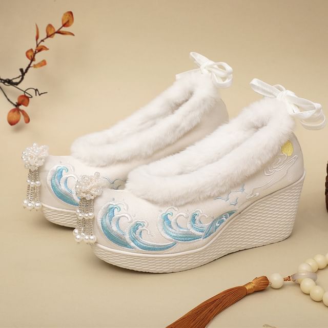 Embroidered Fleece-Lined Heel Wedge Pumps