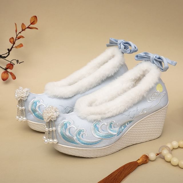 Embroidered Fleece-Lined Heel Wedge Pumps