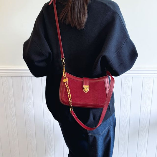 Wholesale Sample Chain Strap Heart Buckle Crossbody Bag