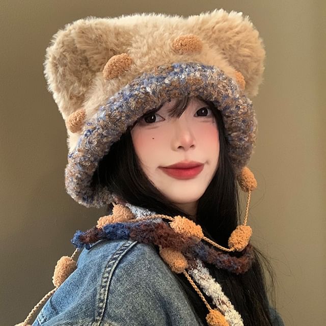 Ear Knit Panel Fluffy Bear Hat