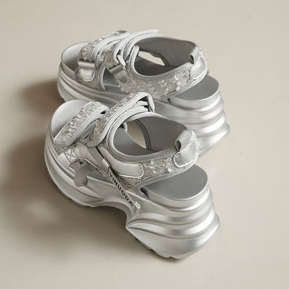 Großhandelsmuster Sandalen mit selbstklebenden Pailletten und Slingback-Riemen