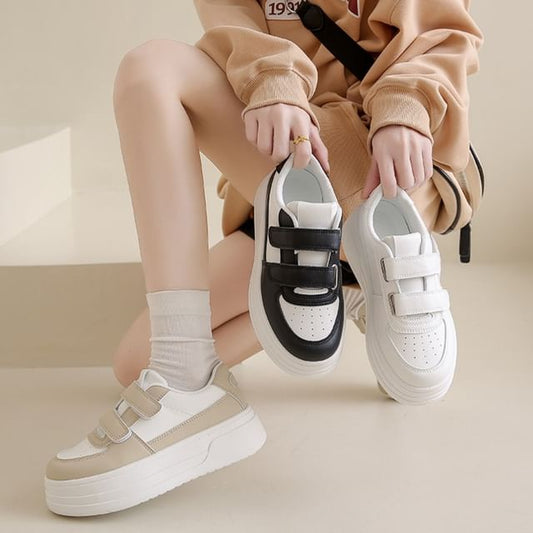 Sneakers Panel Platform