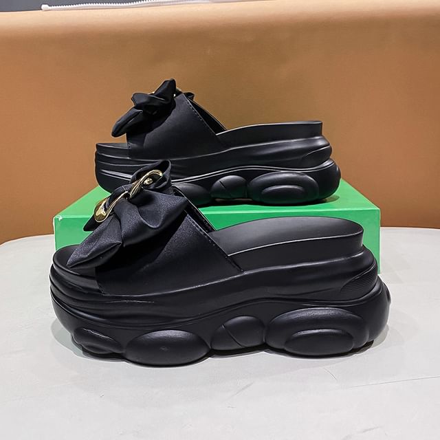 Großhandelsbeispiel Bow Slide Sandalen Plattform