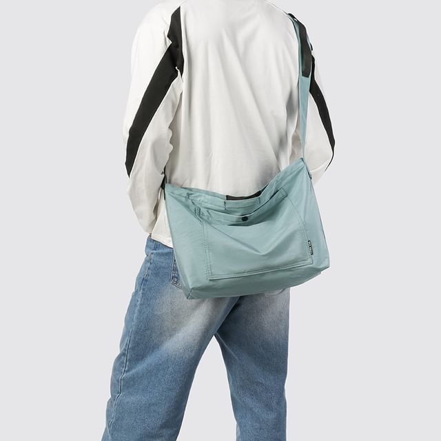 Messenger Plain Zip Bag Lightweight