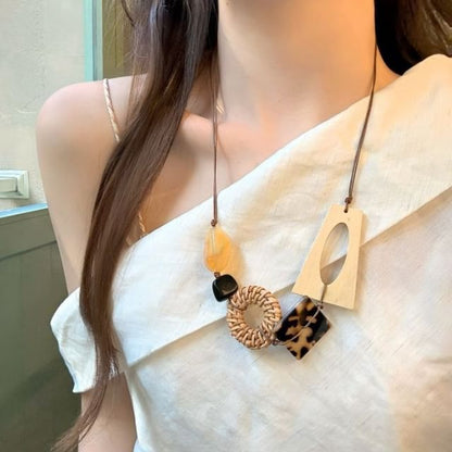 Cord Rattan Geometric Acetate Necklace