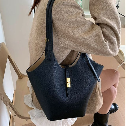 Buckle Pouch With Bag Shoulder