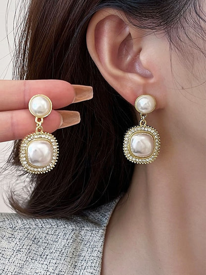 Elegant Detailing with – Gold-Plated Pearl Earrings Rhinestone