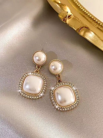 Elegant Detailing with – Gold-Plated Pearl Earrings Rhinestone